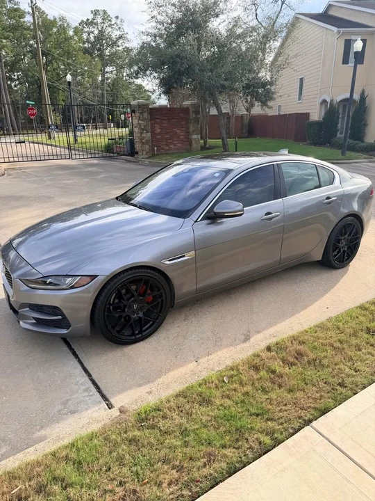 2020 Jaguar XE - Image 7 of 17