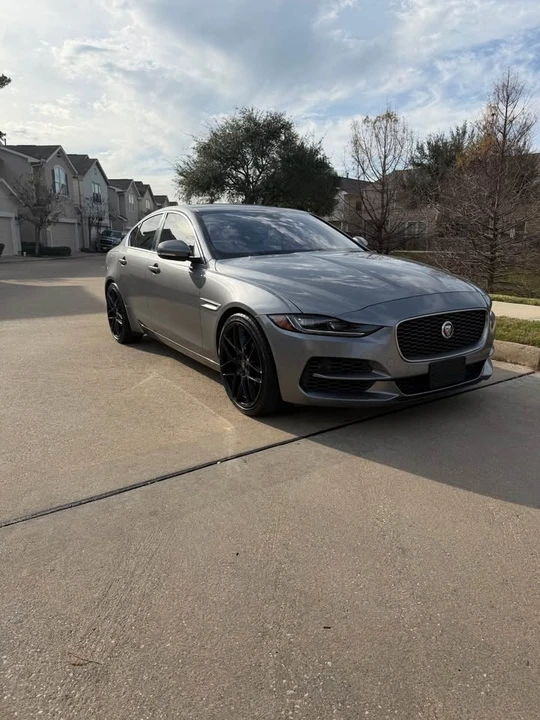 2020 Jaguar XE - Image 4 of 17