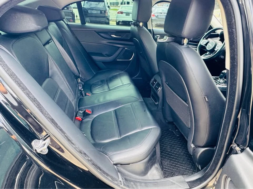 2020 Jaguar XE - Image 15 of 20