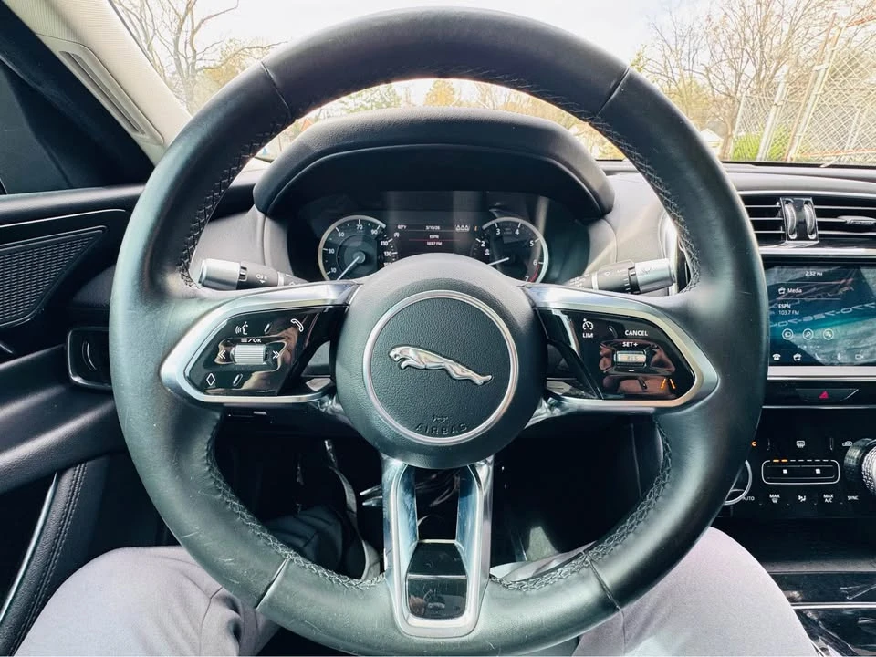 2020 Jaguar XE - Image 19 of 20