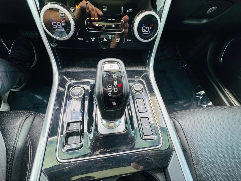 2020 Jaguar XE - Image 18 of 20