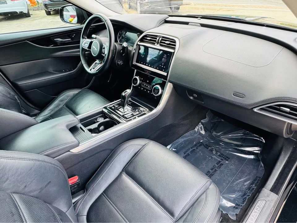 2020 Jaguar XE - Image 14 of 20