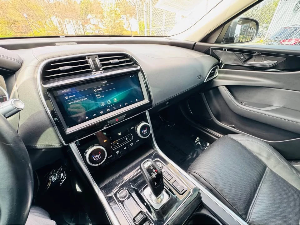 2020 Jaguar XE - Image 16 of 20