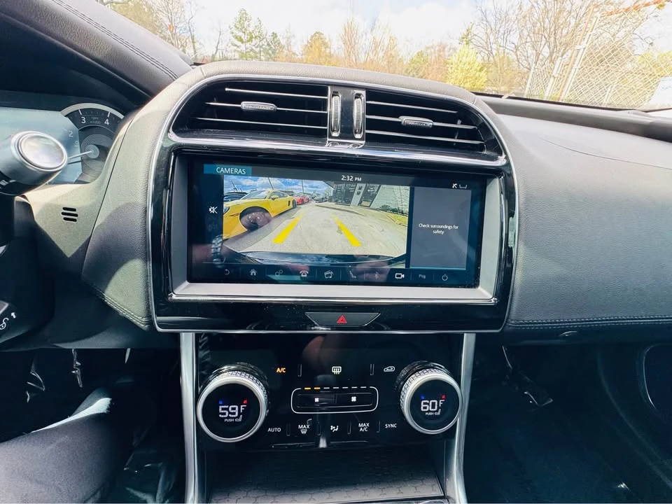 2020 Jaguar XE - Image 17 of 20
