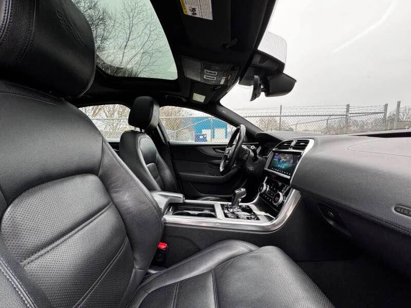 2020 Jaguar XE - Image 13 of 14