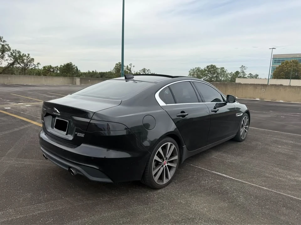 2020 Jaguar XE - Image 5 of 9
