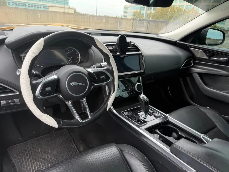 2020 Jaguar XE - Image 8 of 9