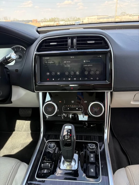 2020 Jaguar XE - Image 8 of 10