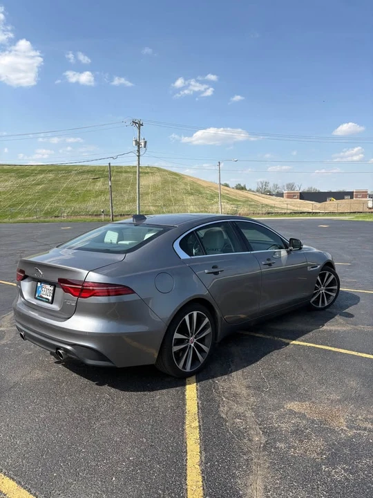 2020 Jaguar XE - Image 6 of 10