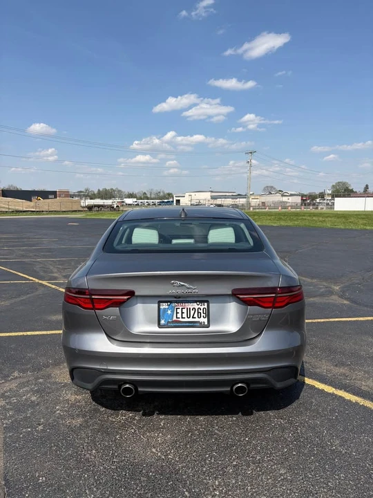 2020 Jaguar XE - Image 5 of 10