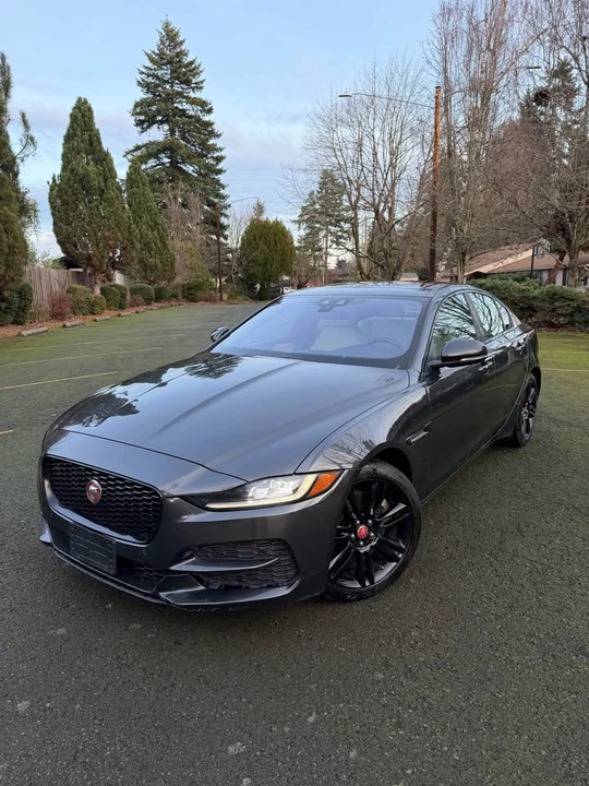 2020 Jaguar XE - Image 8 of 17