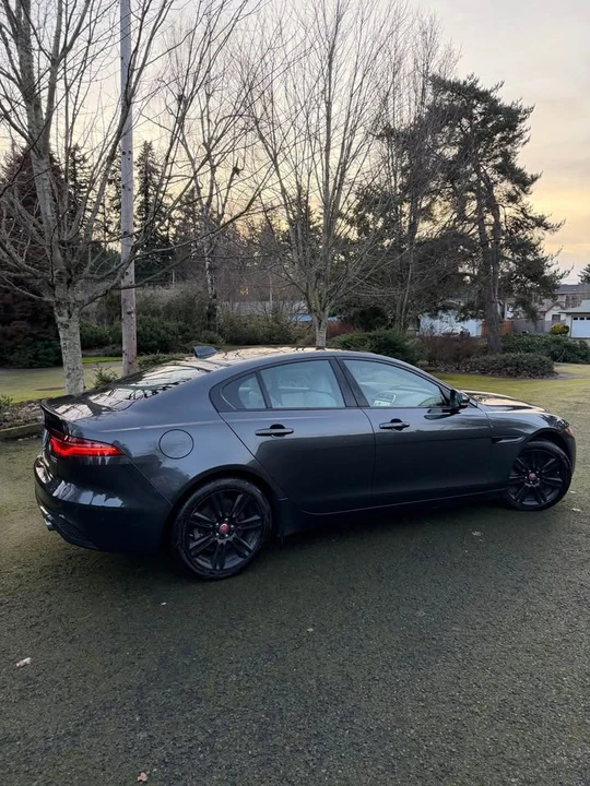 2020 Jaguar XE - Image 4 of 17