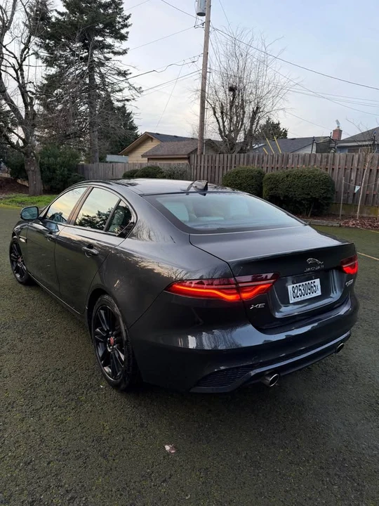 2020 Jaguar XE - Image 7 of 19