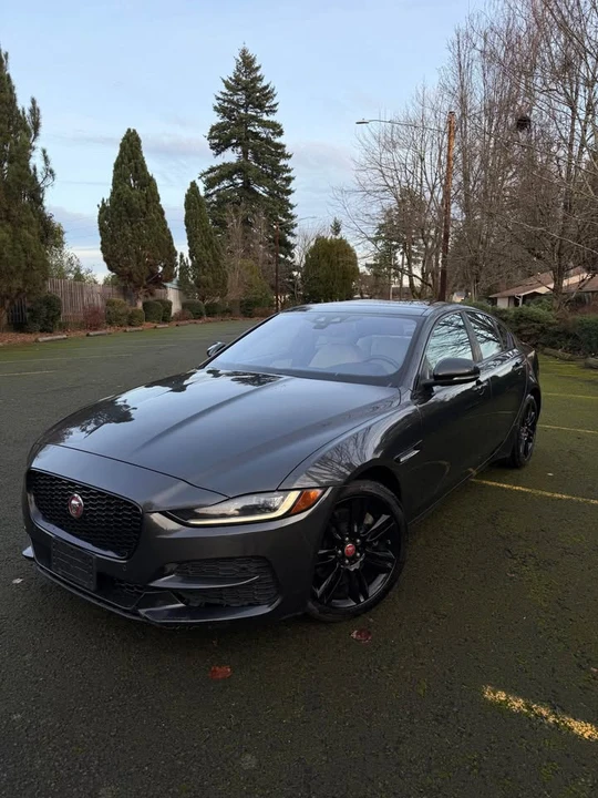 2020 Jaguar XE - Image 5 of 19