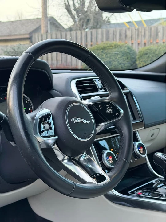 2020 Jaguar XE - Image 13 of 19