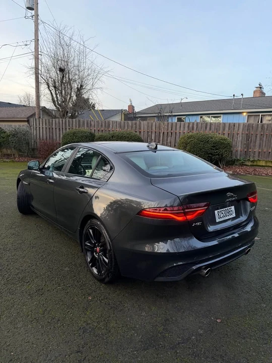 2020 Jaguar XE - Image 5 of 18