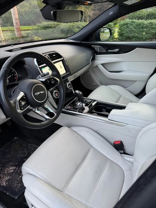 2020 Jaguar XE - Image 14 of 18