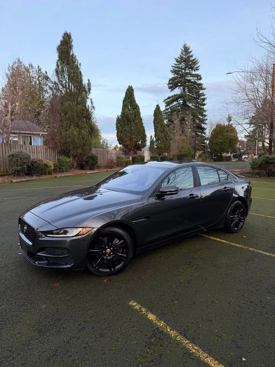 2020 Jaguar XE - Image 2 of 18
