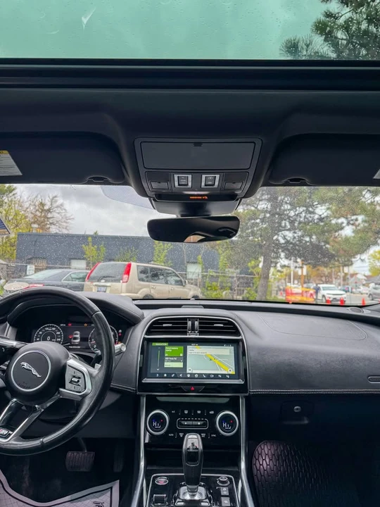 2020 Jaguar XE - Image 6 of 10