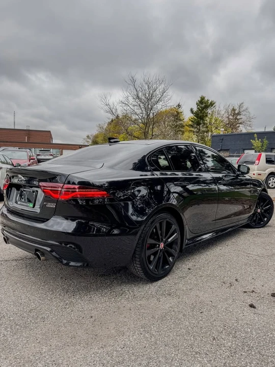 2020 Jaguar XE - Image 9 of 10