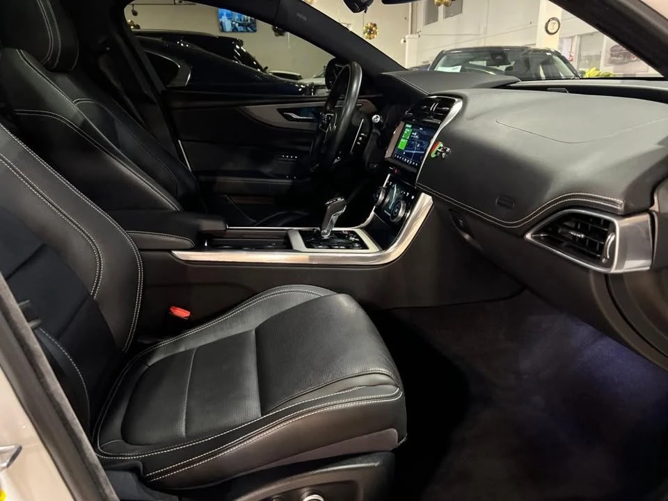 2020 Jaguar XE - Image 8 of 13