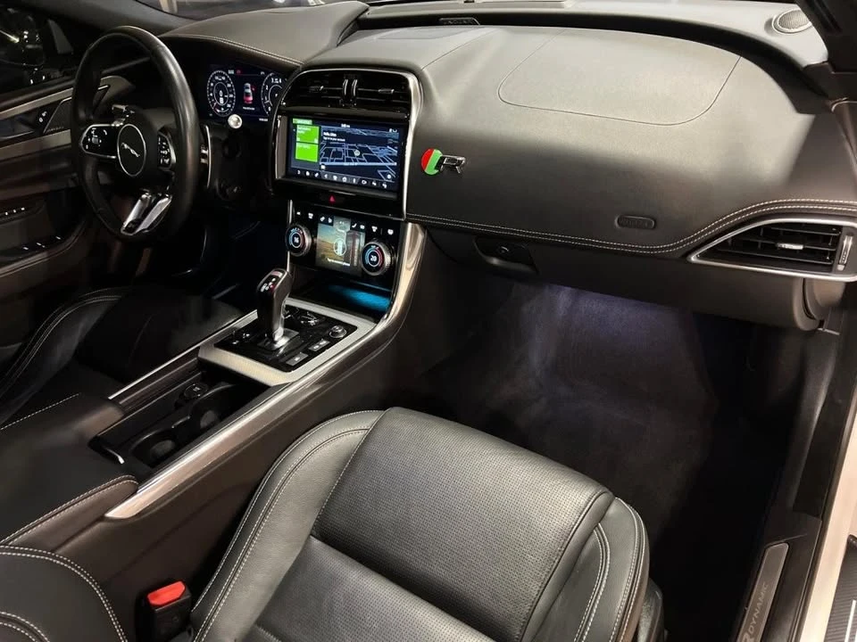 2020 Jaguar XE - Image 9 of 13