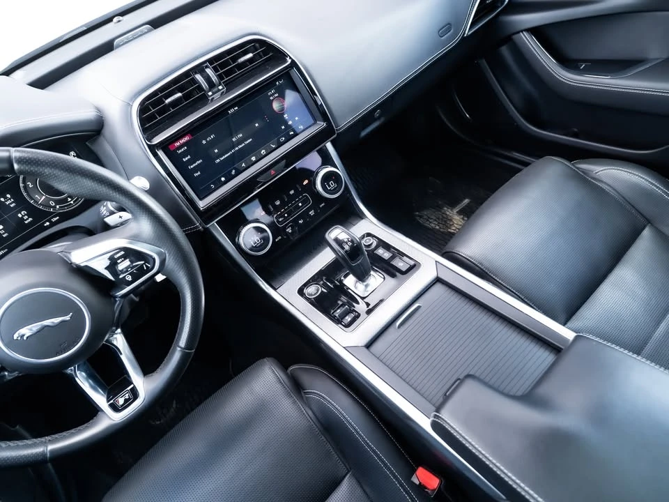 2020 Jaguar XE - Image 12 of 20