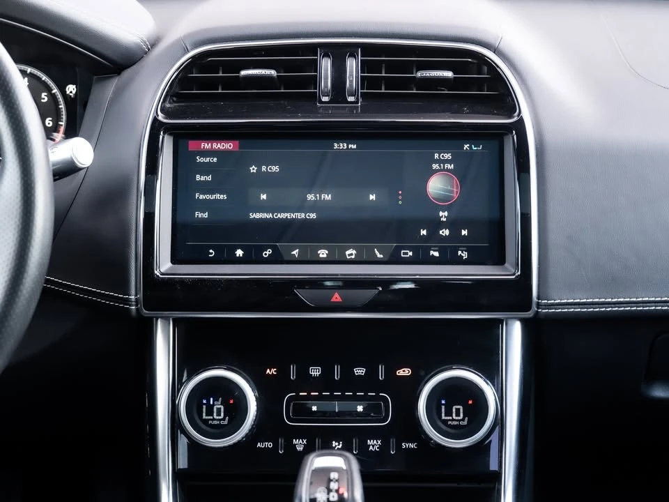 2020 Jaguar XE - Image 13 of 20