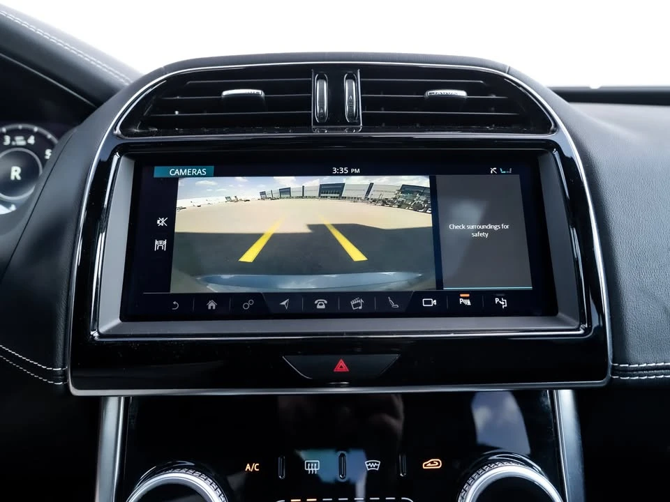 2020 Jaguar XE - Image 14 of 20