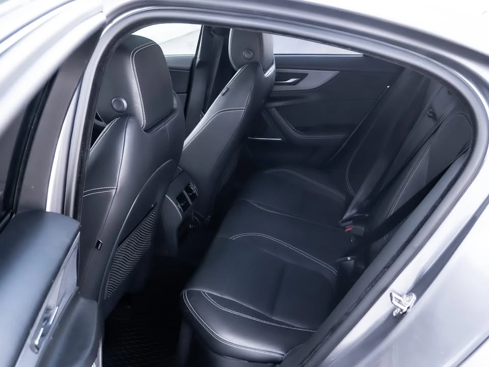 2020 Jaguar XE - Image 20 of 20