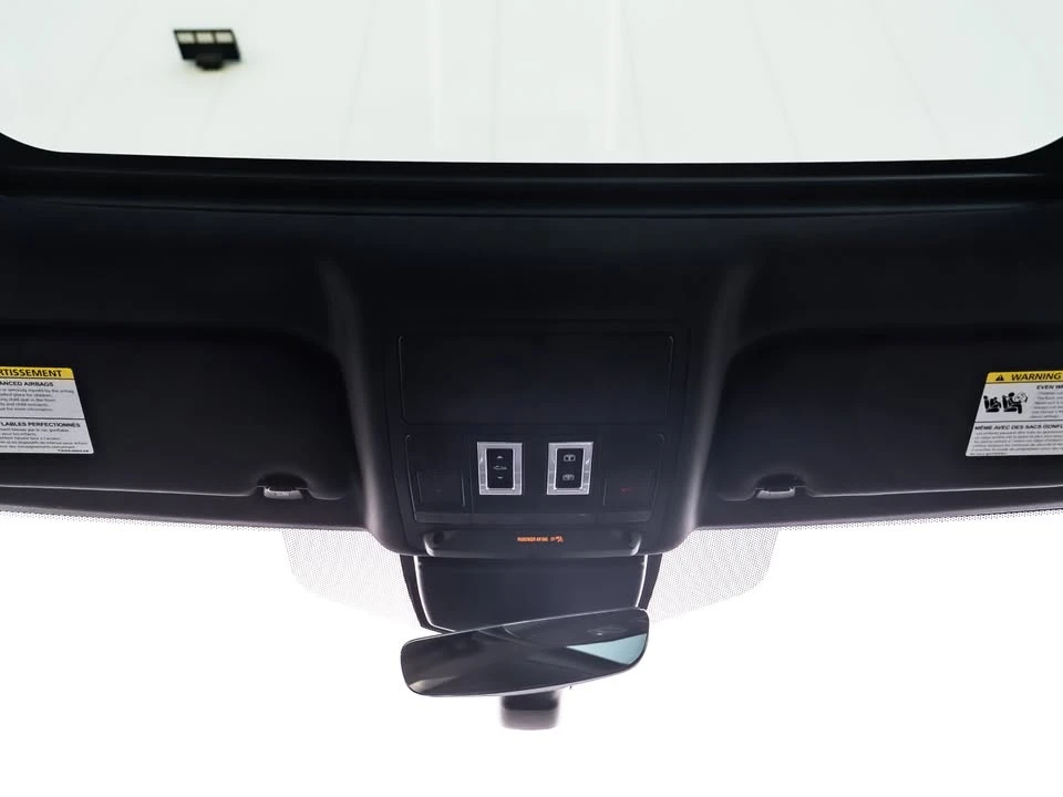 2020 Jaguar XE - Image 16 of 20