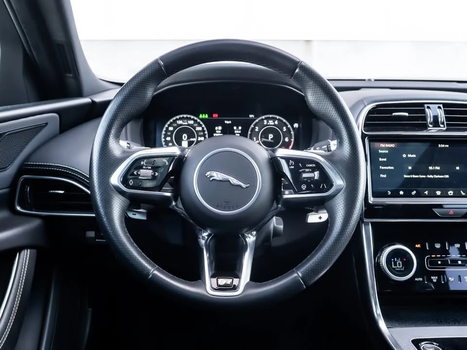 2020 Jaguar XE - Image 10 of 20