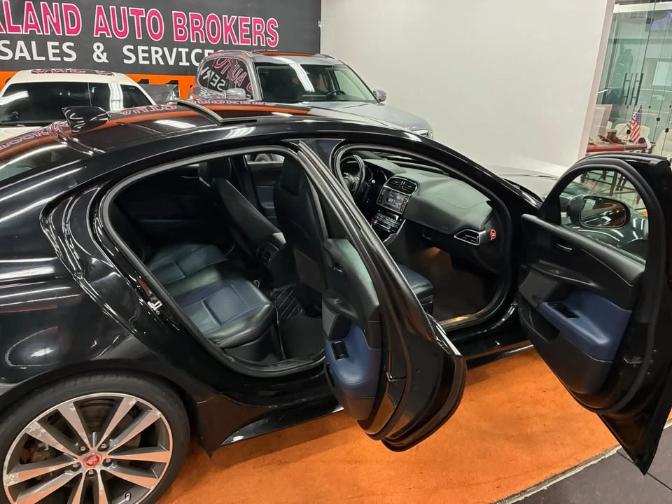 2020 Jaguar XE - Image 9 of 20
