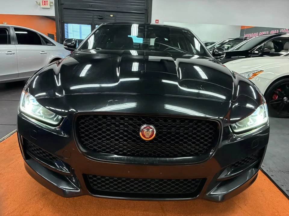 2020 Jaguar XE - Image 2 of 20