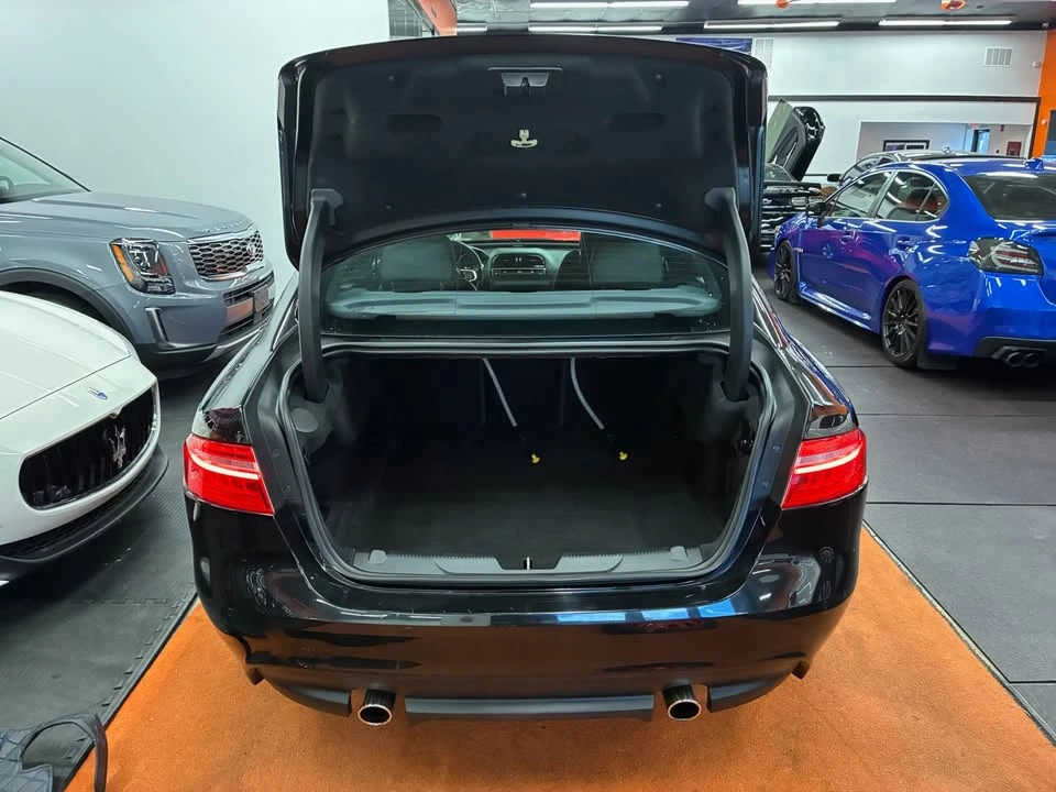 2020 Jaguar XE - Image 7 of 20