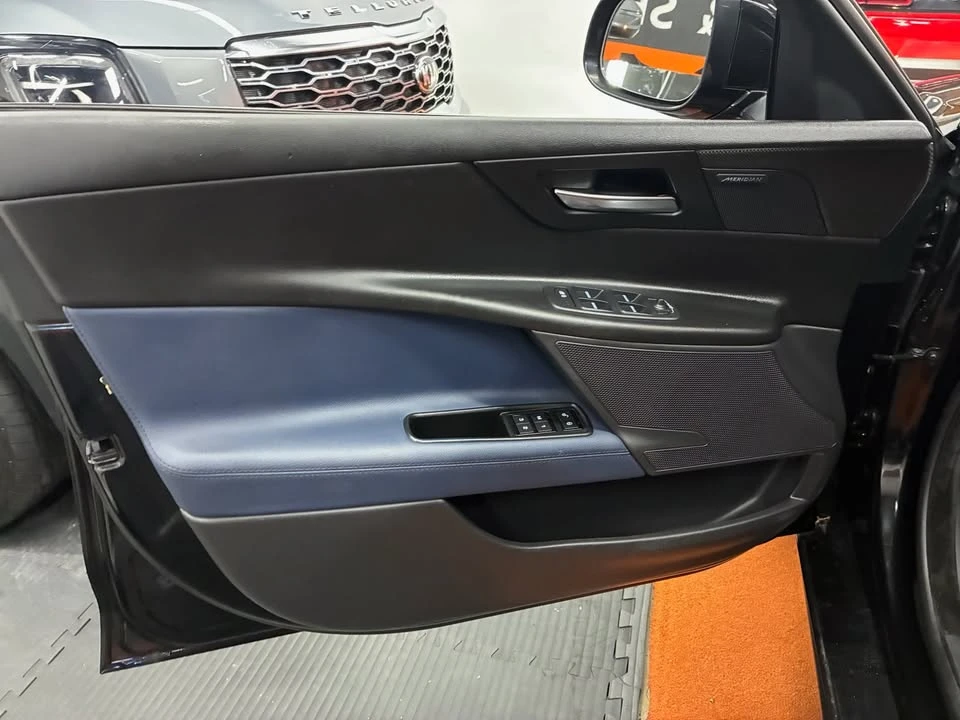 2020 Jaguar XE - Image 10 of 20