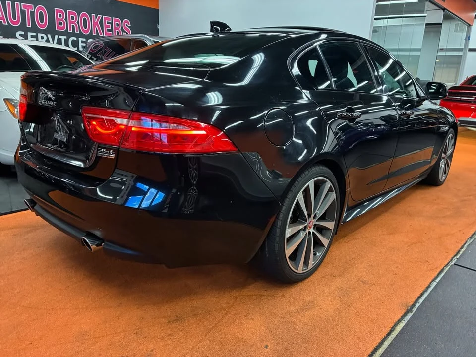2020 Jaguar XE - Image 8 of 20