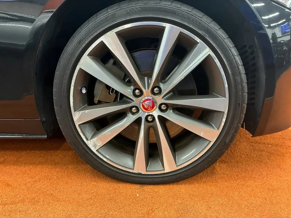 2020 Jaguar XE - Image 19 of 20