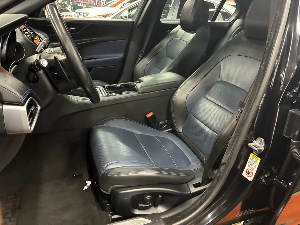 2020 Jaguar XE - Image 11 of 20