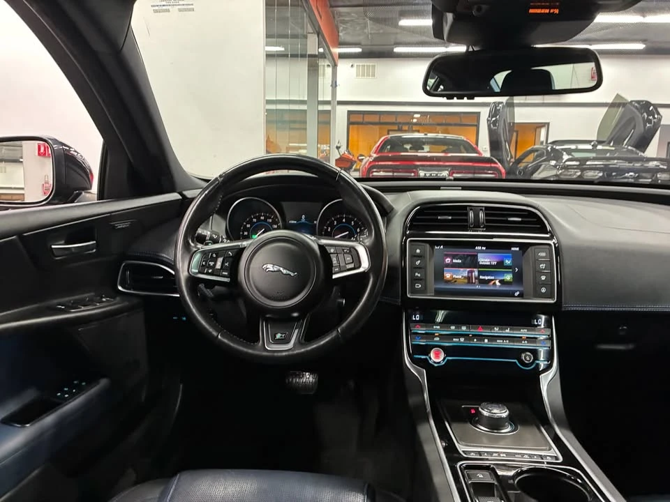 2020 Jaguar XE - Image 13 of 20