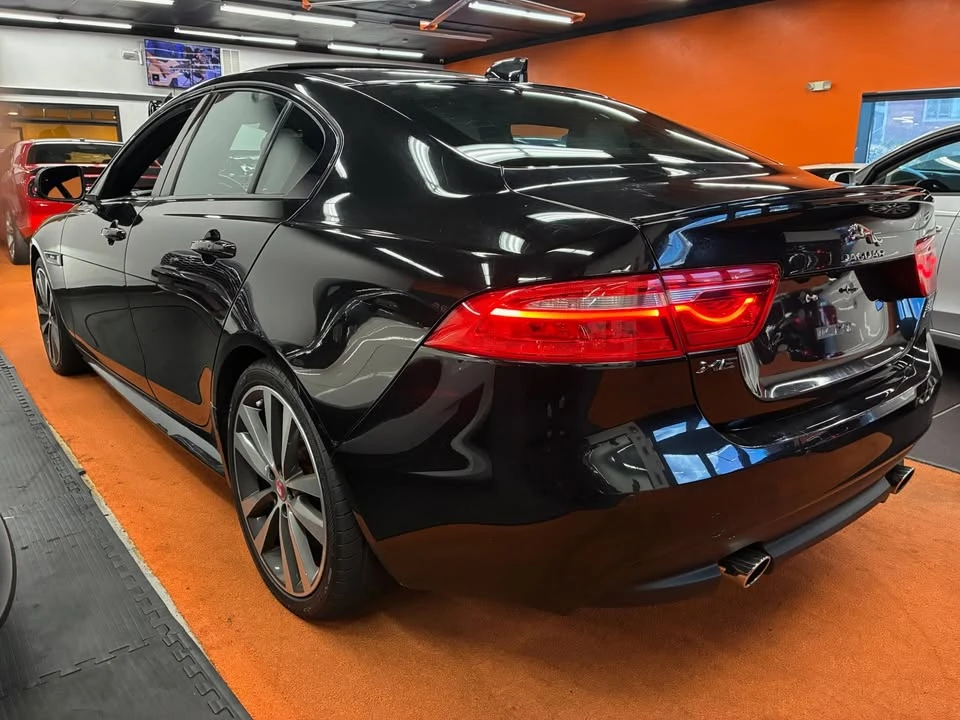 2020 Jaguar XE - Image 5 of 20