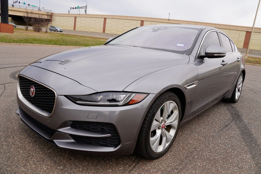 2020 Jaguar XE - Image 8 of 21