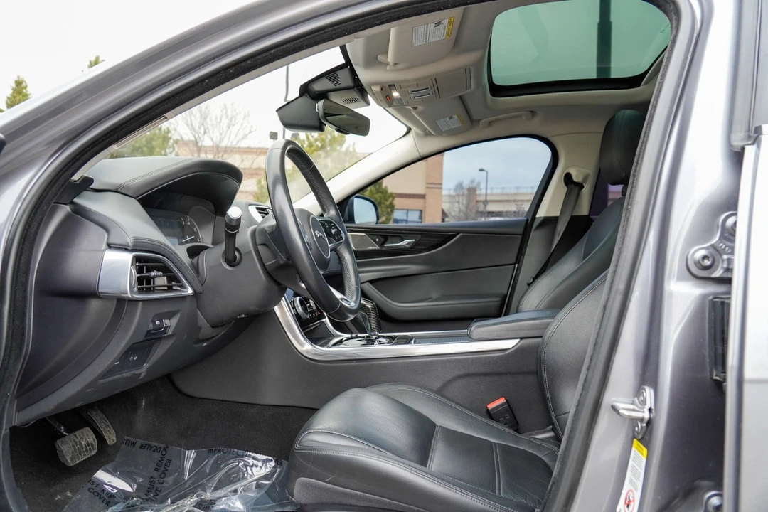 2020 Jaguar XE - Image 10 of 21