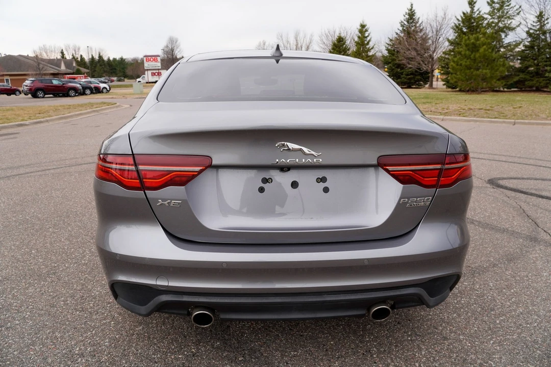 2020 Jaguar XE - Image 4 of 21