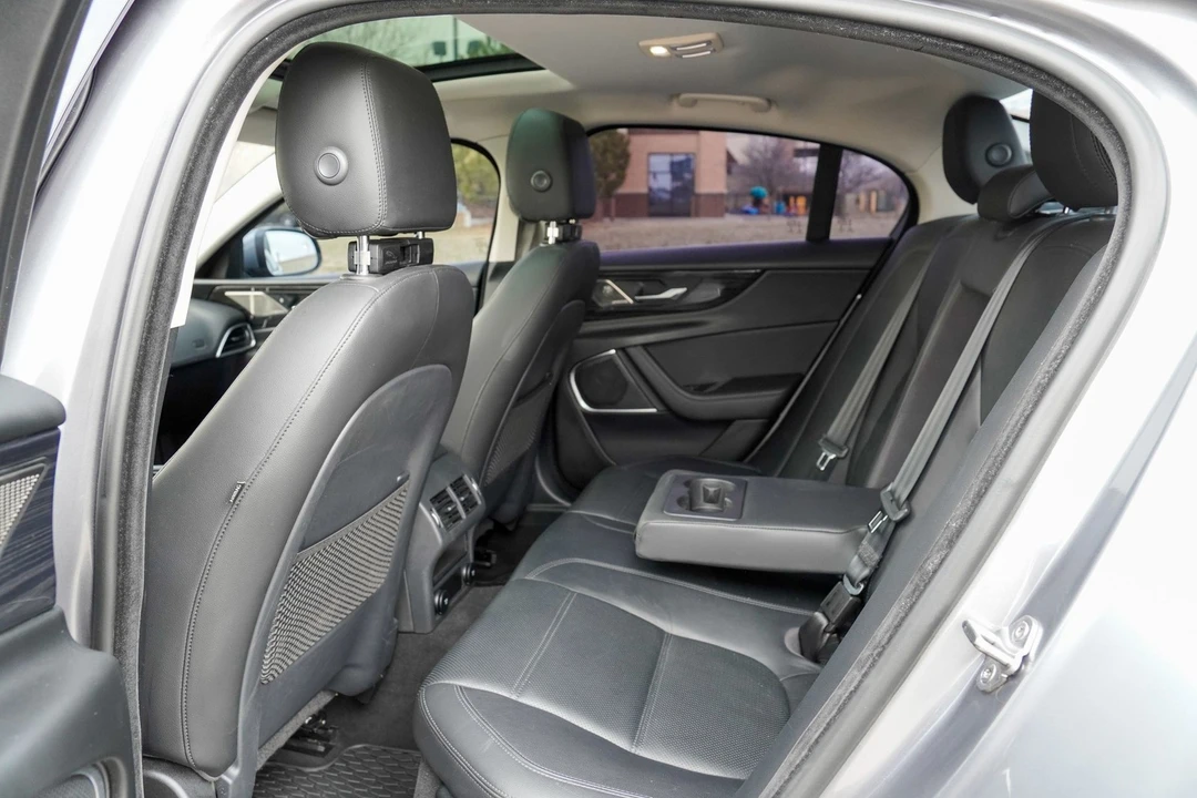 2020 Jaguar XE - Image 14 of 21