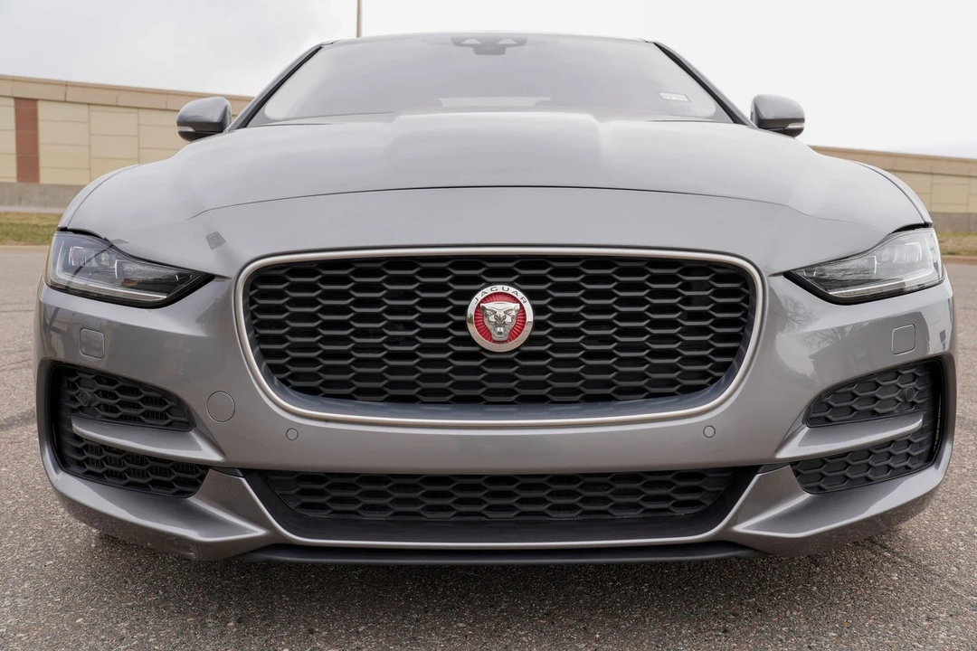 2020 Jaguar XE - Image 9 of 21