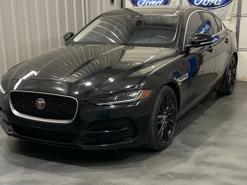 2020 Jaguar XE - Image 3 of 9