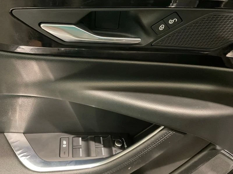 2020 Jaguar XE - Image 8 of 9