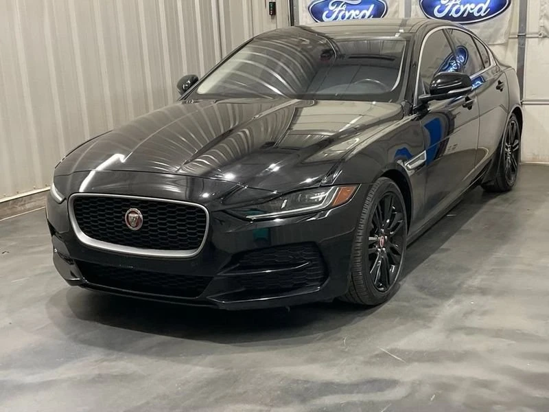 2020 Jaguar XE - Image 4 of 9