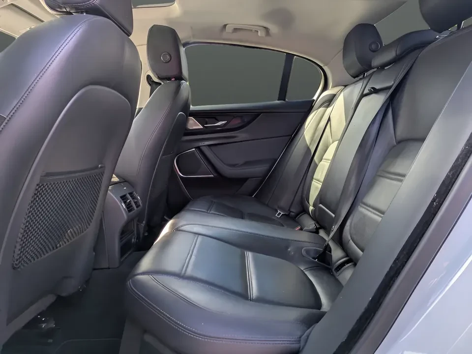 2020 Jaguar XE - Image 7 of 10